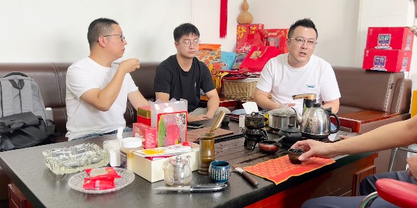 森林老爹坚果与李总洽谈品牌加盟代理