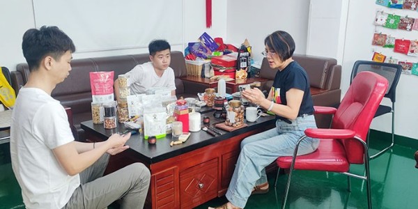 森林老爹坚果加工厂 跟深圳刘总沟通坚果选品代加工