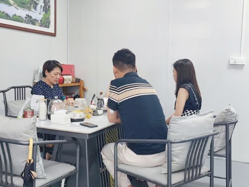 深圳杨总光临森林老爹洽谈坚果定制合作，共探健康零食新未来