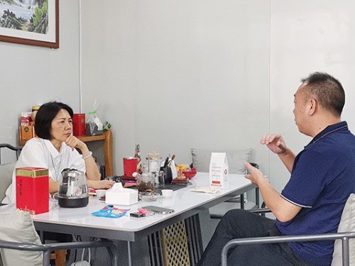 森林老爹坚果代工厂杨总与深圳李总洽谈品牌代理