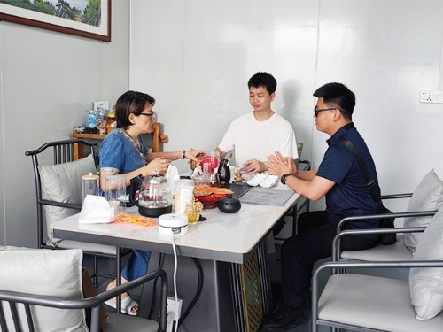 强强联手 共创共赢 森林老爹与浙江张总就坚果贴牌代工达成战略合作意向