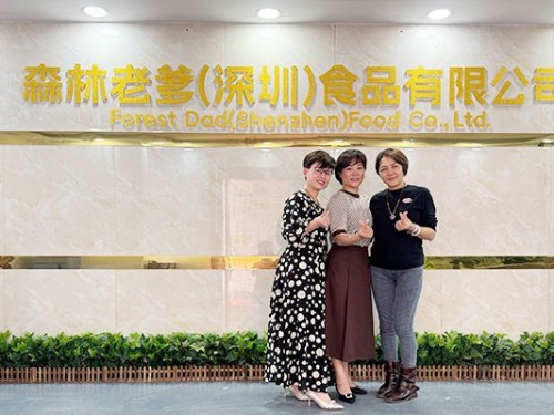 深圳洪总和郑总光临森林老爹坚果厂治谈合作
