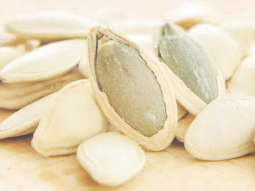 南瓜子：小零食大隐患，过量食用需谨慎
