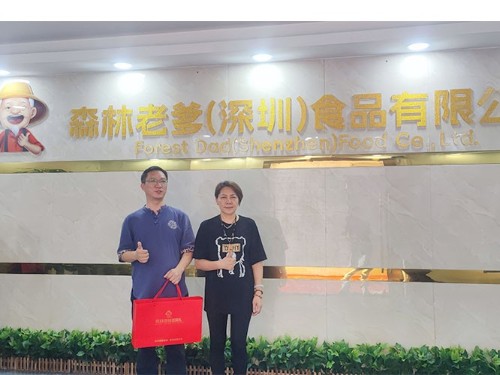 森林老爹坚果厂杨总与袁总洽谈中秋礼盒定制