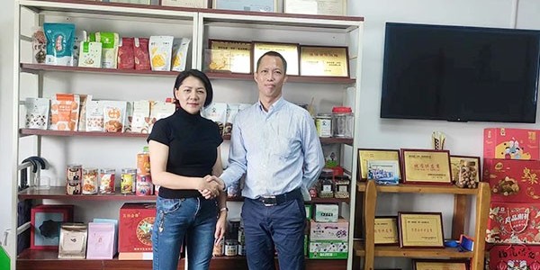 森林老爹每日坚果代工厂与深圳王总洽谈坚果炒货代工事宜