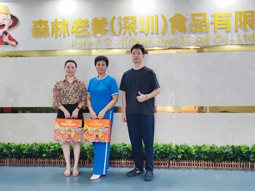 深圳庄姐光临森林老爹，洽谈坚果礼盒定制