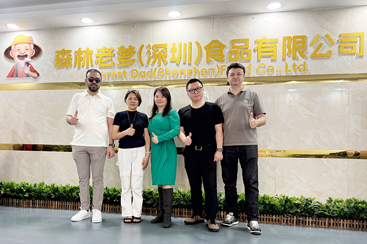 土耳其关总与森林老爹洽淡坚果定制