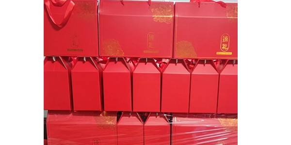 森林老爹每日坚果代工厂给泉森商贸定制坚果年货礼盒